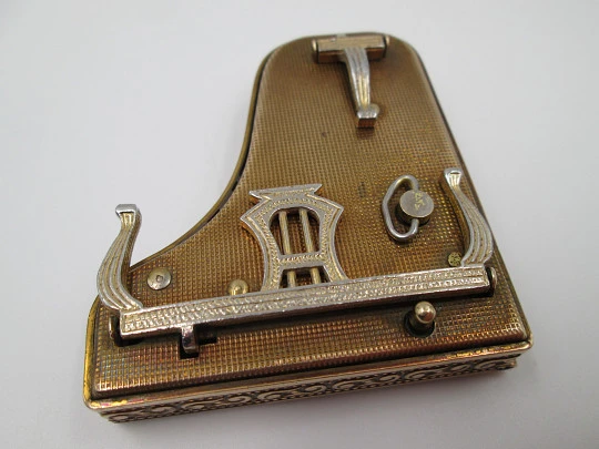 Pygmalion Sonato Piano musical powder compact. Gold plated. UK. 1954