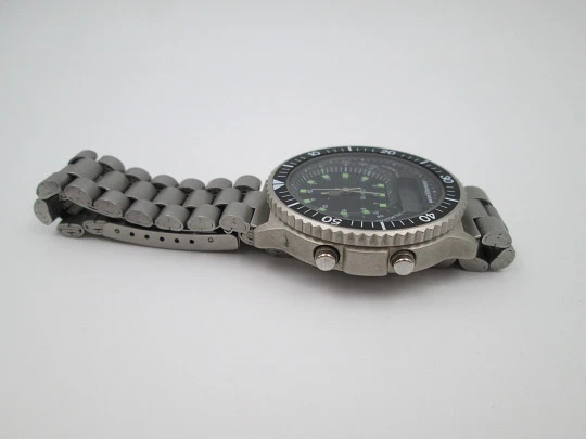 Quartz analog digital chronograph. Titanium and steel. Bracelet. Japan