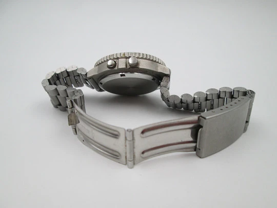 Quartz analog digital chronograph. Titanium and steel. Bracelet. Japan