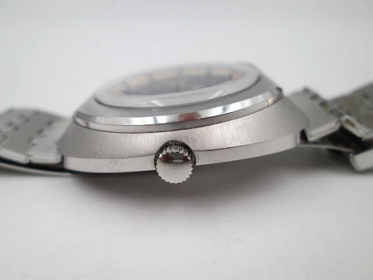 Radiant Blumar. Steel. Elliptical case. Automatic. Calendar. Bracelet. 1970's Radiant Blumar. Steel. Elliptical case. Automatic. Calendar. Bracelet. 1970's