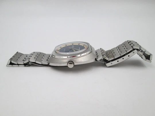 Radiant Blumar. Steel. Elliptical case. Automatic. Calendar. Bracelet. 1970's Radiant Blumar. Steel. Elliptical case. Automatic. Calendar. Bracelet. 1970's