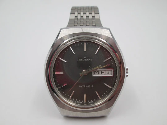 Radiant. Automatic. Date & day. Stainless steel. Bracelet. 1970's
