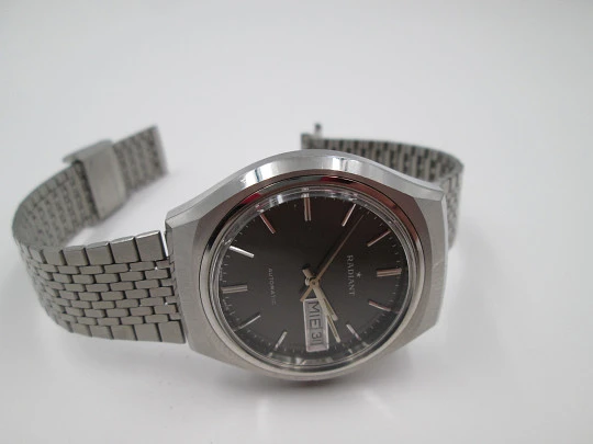 Radiant. Automatic. Date & day. Stainless steel. Bracelet. 1970's