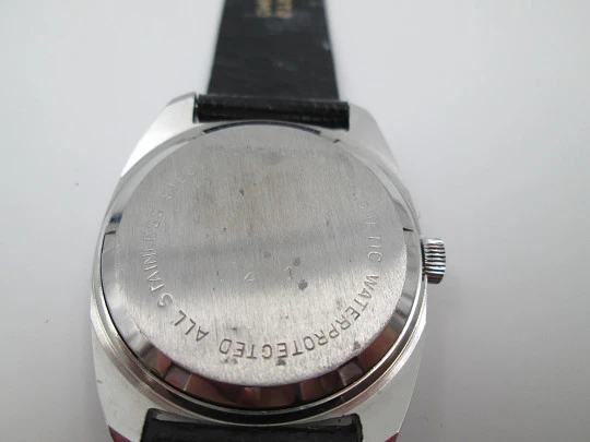 Radiant. Stainless steel. Manual wind. 1970's. Bitone dial. Strap. Swiss