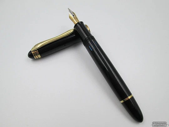 Rara Geha 760. Celuloide negro y metal dorado. Plumín bicolor 14K. 1950