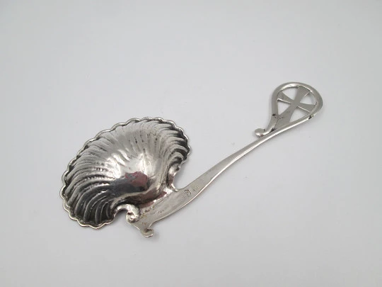 Rare Baptism shell with handle and templar cross. Sterling silver. Spain. 1960's