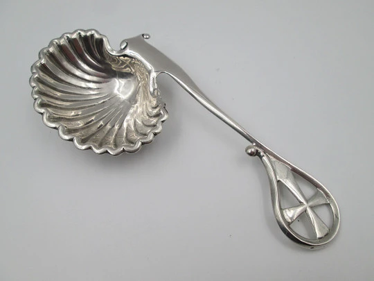 Rare Baptism shell with handle and templar cross. Sterling silver. Spain. 1960's