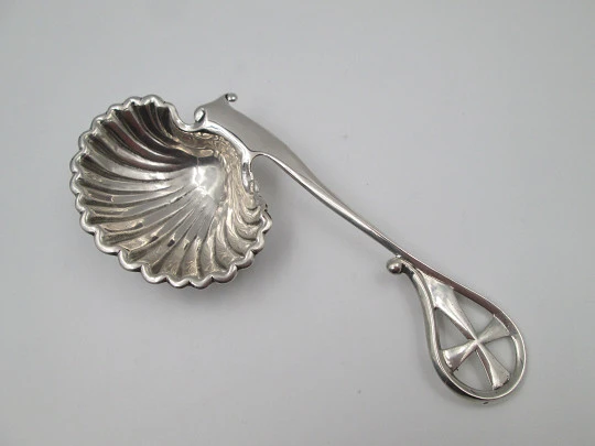 Rare Baptism shell with handle and templar cross. Sterling silver. Spain. 1960's