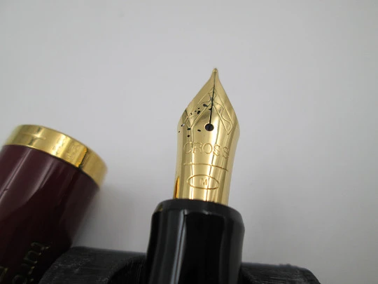 Rare Cross Solo Classic GT Turboprop fountain pen. Maroon red resin & gold plated details