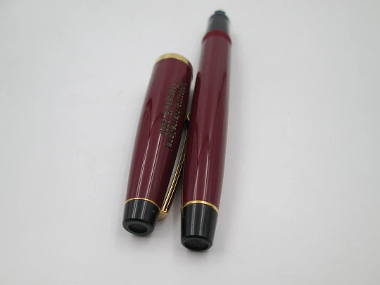 Rare Cross Solo Classic GT Turboprop fountain pen. Maroon red resin & gold plated details