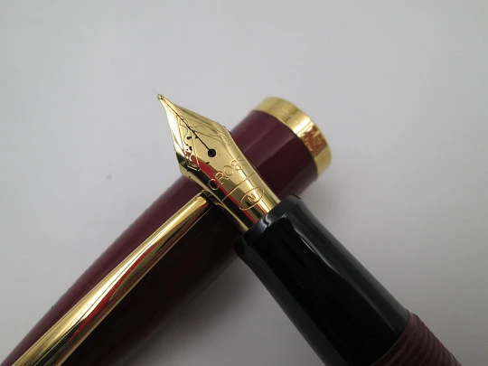 Rare Cross Solo Classic GT Turboprop fountain pen. Maroon red resin & gold plated details