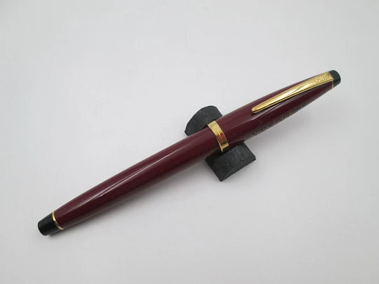 Rare Cross Solo Classic GT Turboprop fountain pen. Maroon red resin & gold plated details