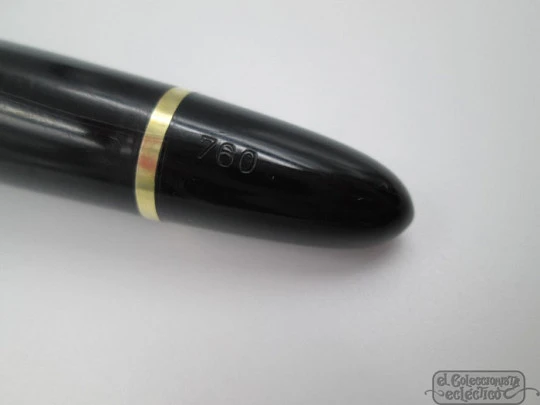 Rare Geha 760. Black celluloid and gold plated. 14K gold nib. 1950's