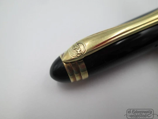 Rare Geha 760. Black celluloid and gold plated. 14K gold nib. 1950's