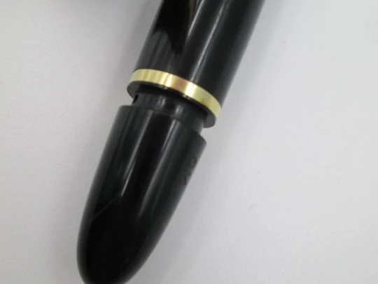 Rare Geha 760. Black celluloid and gold plated. 14K gold nib. 1950's