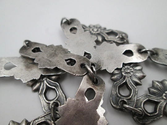 Rare giant scapular in sterling silver with chain. Virgin Mary and Heart Jesus. 1927 Rare giant scapular in sterling silver with chain. Virgin Mary and Heart Jesus. 1927