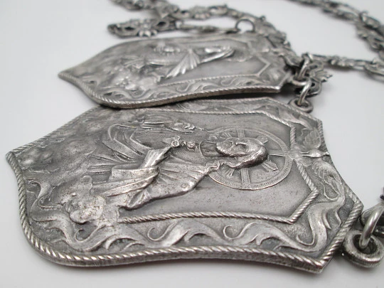 Rare giant scapular in sterling silver with chain. Virgin Mary and Heart Jesus. 1927 Rare giant scapular in sterling silver with chain. Virgin Mary and Heart Jesus. 1927