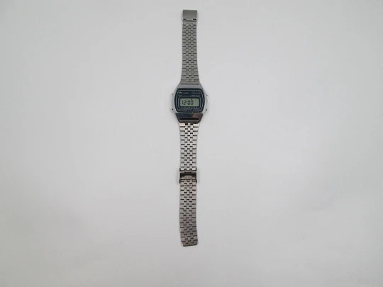 Rare Orient digital chronograph. Chrome-plated metal & stainless steel. Bracelet. 1970