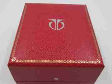 Raro cronógrafo Titan. Cuarzo. Metal / acero. Suiza. Estuche. 1970-80