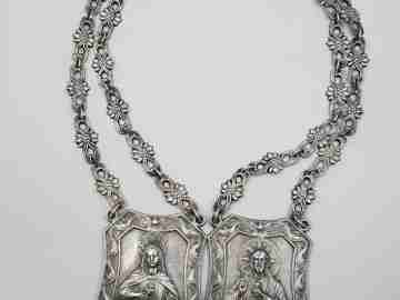 Raro escapulario gigante en plata con cadena. Virgen María y Corazón Jesús