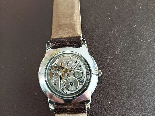 Raro reloj de vestir Universal Geneve. Caja acero extra plana y esfera madera. Cuerda