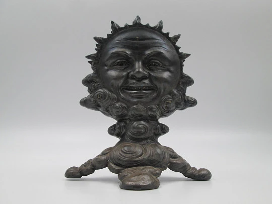 Raro soporte figurativo de cuchillos para servicio de mesa. Figura infantil doble rostro