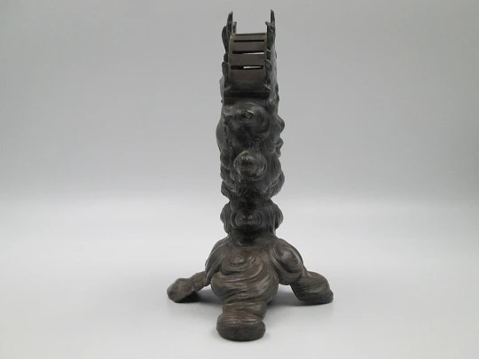 Raro soporte figurativo de cuchillos para servicio de mesa. Figura infantil doble rostro