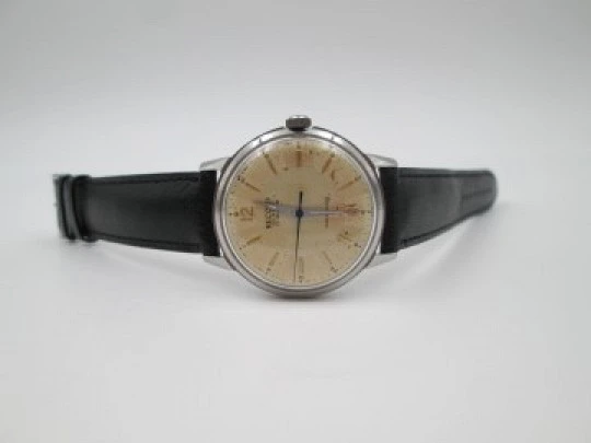 Record Geneve. Stainless steel. Manual wind. Leather strap. 1960's. Swiss