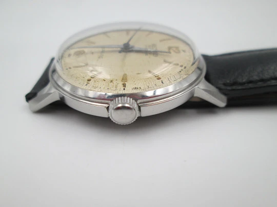 Record Geneve. Stainless steel. Manual wind. Leather strap. 1960's. Swiss