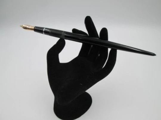 Regia Super desk fountain pen. Black plastic. 14k gold nib. 1950's. Spain