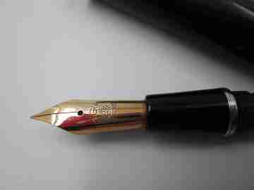 Regia Super desk fountain pen. Black plastic. 14k gold nib. 1950's. Spain