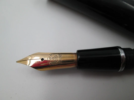 Regia Super desk fountain pen. Black plastic. 14k gold nib. 1950's. Spain