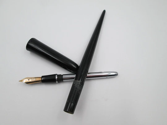 Regia Super desk fountain pen. Black plastic. 14k gold nib. 1950's. Spain