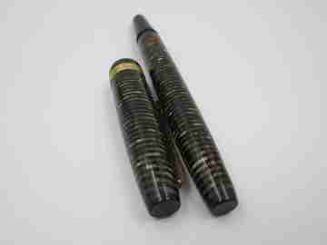 Regia Super fountain pen. Fluted celluloid & gold plated details. 14k gold nib. 1950's
