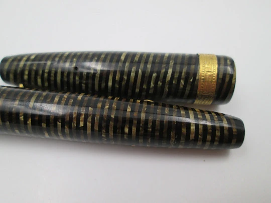 Regia Super fountain pen. Fluted celluloid & gold plated details. 14k gold nib. 1950's