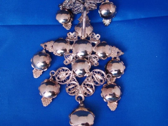 Regional jewelry filigree badge. Sterling silver vermeil. Enamel. 1960's
