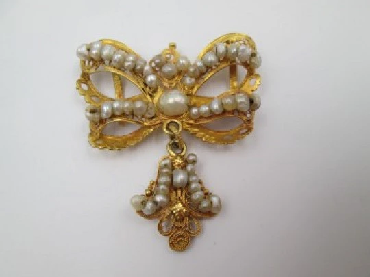 Regional jewelry filigree 'venera' badge. 18k gold & seed pearls. 19th century