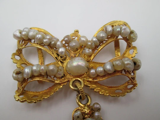 Regional jewelry filigree 'venera' badge. 18k gold & seed pearls. 19th century