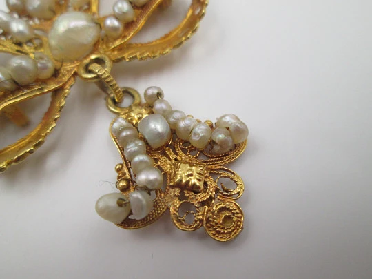 Regional jewelry filigree 'venera' badge. 18k gold & seed pearls. 19th century