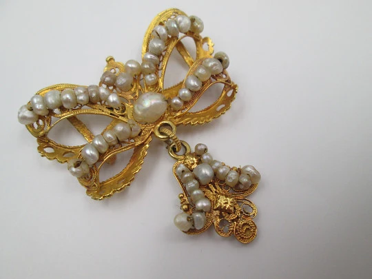 Regional jewelry filigree 'venera' badge. 18k gold & seed pearls. 19th century