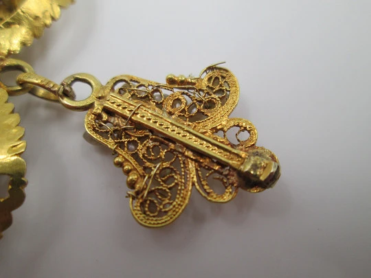 Regional jewelry filigree 'venera' badge. 18k gold & seed pearls. 19th century