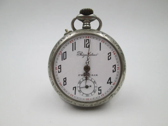 Regulateur. Silver plated metal. Stem-wind / pin-set movement. Porcelain dial. 1890's