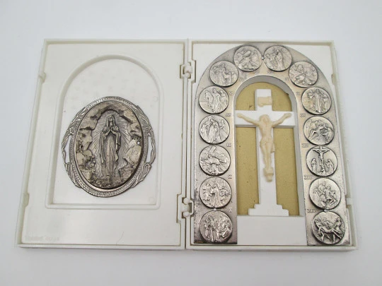 Religious travel case. The Calvary of Christ and Mary Immaculate. Silver plated metal. 1950's
