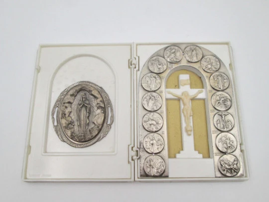 Religious travel case. The Calvary of Christ and Mary Immaculate. Silver plated metal. 1950's