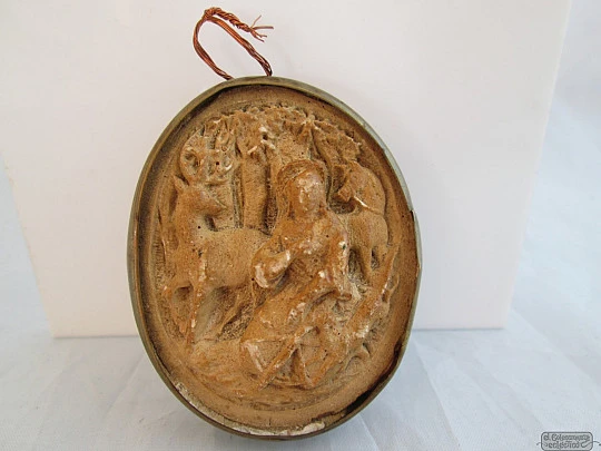 Reliquary. Plaster and gold metal. 1930's. Virgin with animals