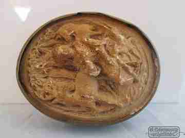 Reliquary. Plaster and gold metal. 1930's. Virgin with animals