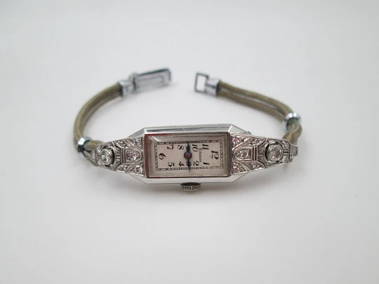Reloj art decó Eszeha Chopard mujer. Oro blanco 18k y diamantes. 1930. Cuerda