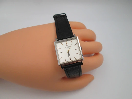 Reloj automático unisex Omega. Acero inoxidable. Caja cuadrada. Dial gris. 1960 Reloj automático unisex Omega. Acero inoxidable. Caja cuadrada. Dial gris. 1960