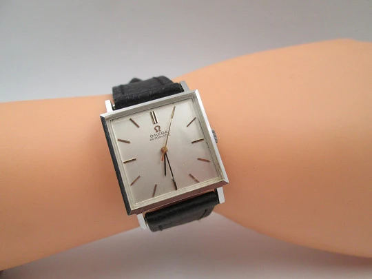 Reloj automático unisex Omega. Acero inoxidable. Caja cuadrada. Dial gris. 1960 Reloj automático unisex Omega. Acero inoxidable. Caja cuadrada. Dial gris. 1960