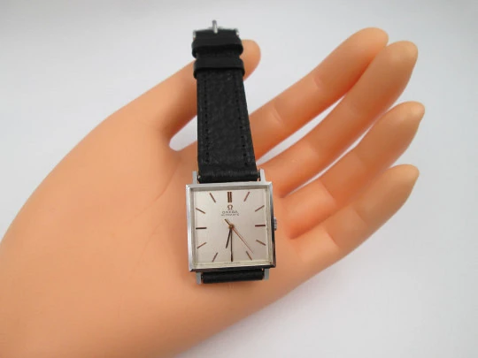 Reloj automático unisex Omega. Acero inoxidable. Caja cuadrada. Dial gris. 1960 Reloj automático unisex Omega. Acero inoxidable. Caja cuadrada. Dial gris. 1960